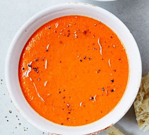 Hot ‘n’ spicy roasted red pepper & tomato soup
