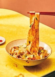 Hot oil-seared biang-biang noodles (油泼辣子面)
