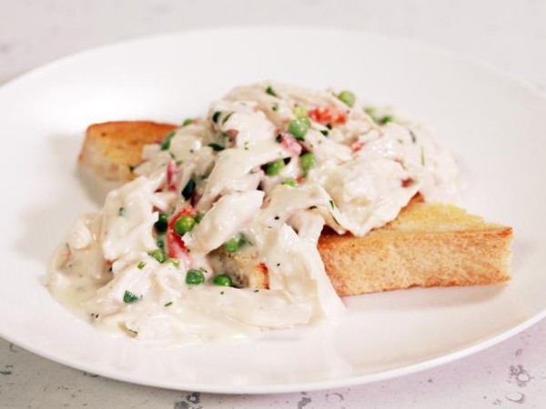 Hot open-faced creamed chicken with tarragon over buttered toast