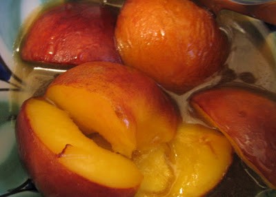 Hot peaches in butterscotch sauce