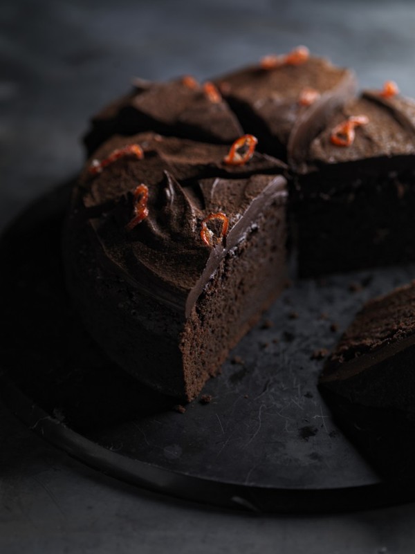 Hot pepper cake with chilli ganache