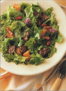 Hot salad of chicken livers