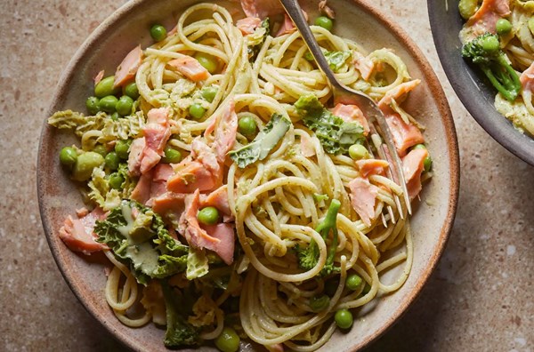 Hot smoked salmon & green vegetable spaghetti