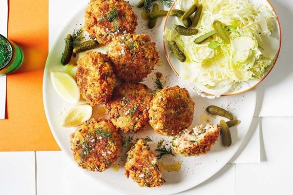 Hot-smoked salmon cakes