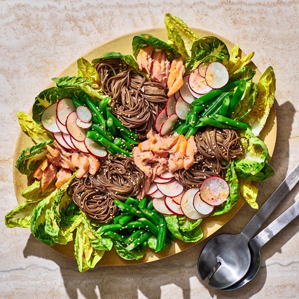 Hot-smoked salmon noodle salad 