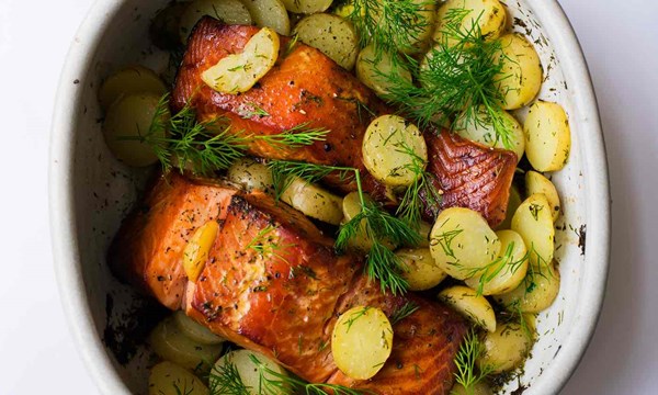 Hot-smoked salmon, potatoes and dill