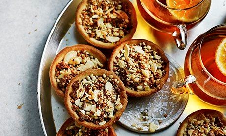 Hot spiced apple and rum punch