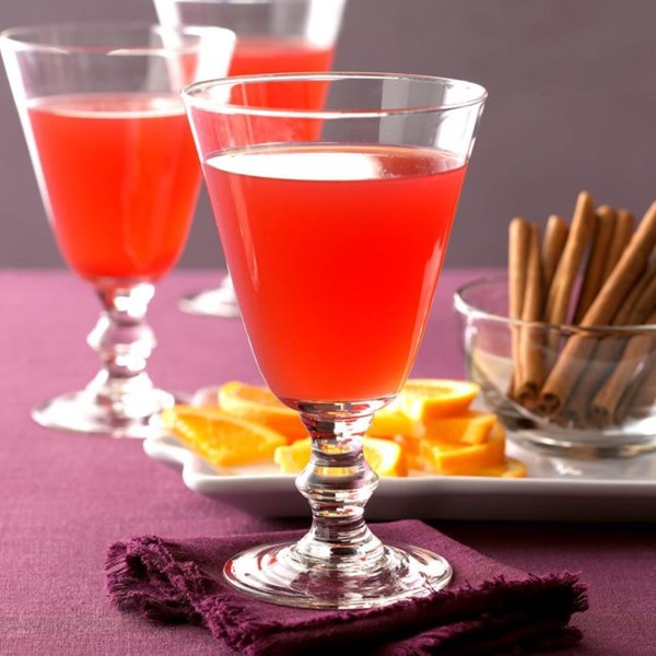 Hot spiced cranberry drink