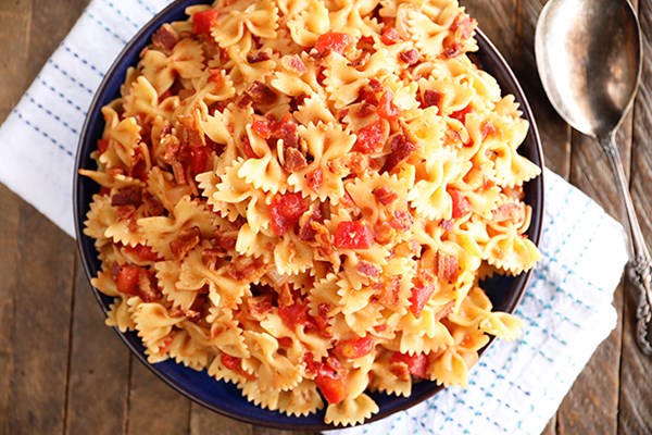 Hot tomato and bacon pasta