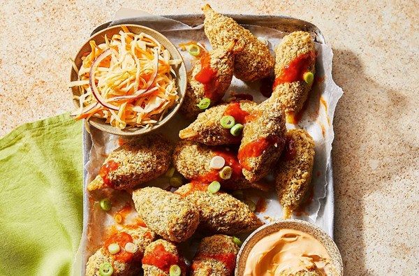 Hot wingz with chipotle & lime slaw