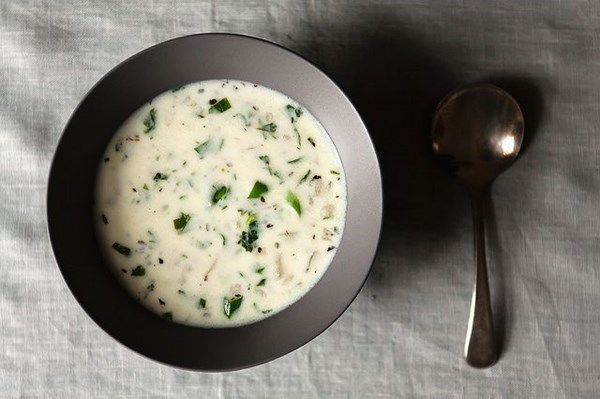 Hot yoghurt & barley soup