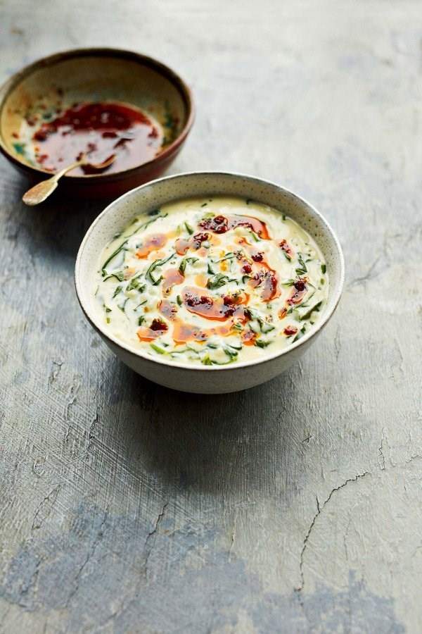 Hot yogurt and spinach soup