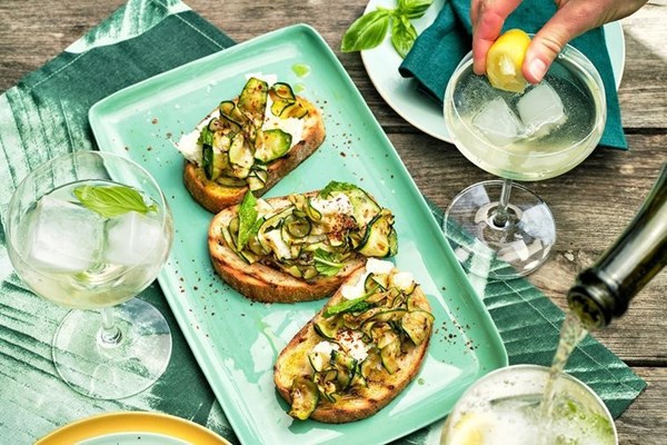 Hot zucchini bruschetta 