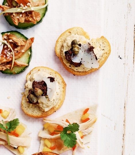 Houmous and tapenade crostini