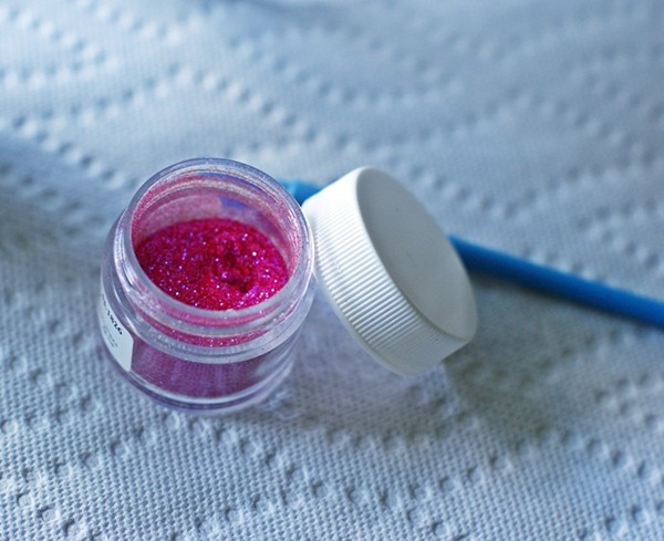 How to apply disco dust