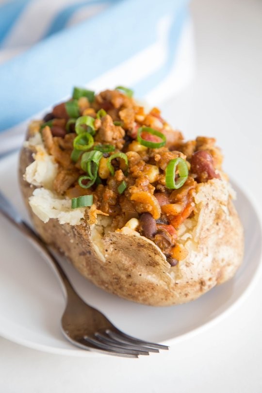 How to bake a potato in the microwave