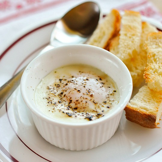 How to bake eggs en cocotte