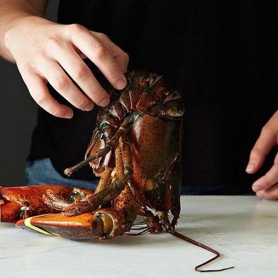 How to break down crabs and lobsters