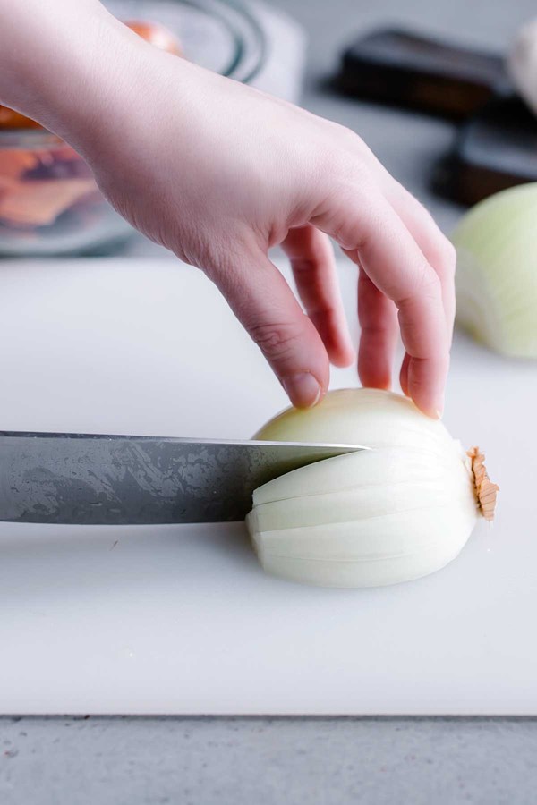 How to chop an onion