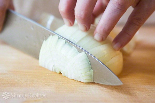 How to chop an onion