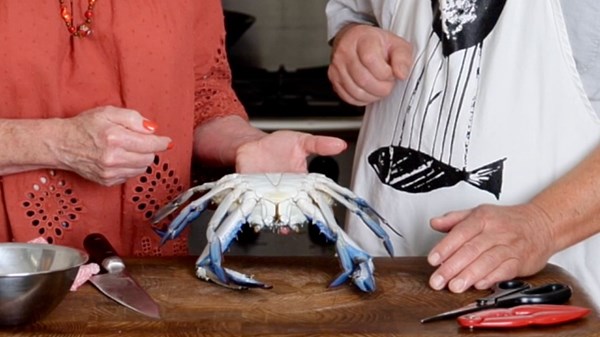 How to clean a crab