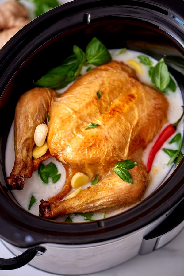 How to cook a whole chicken in coconut milk in the slow cooker