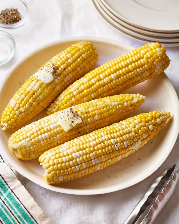 How to cook corn on the cob in the microwave