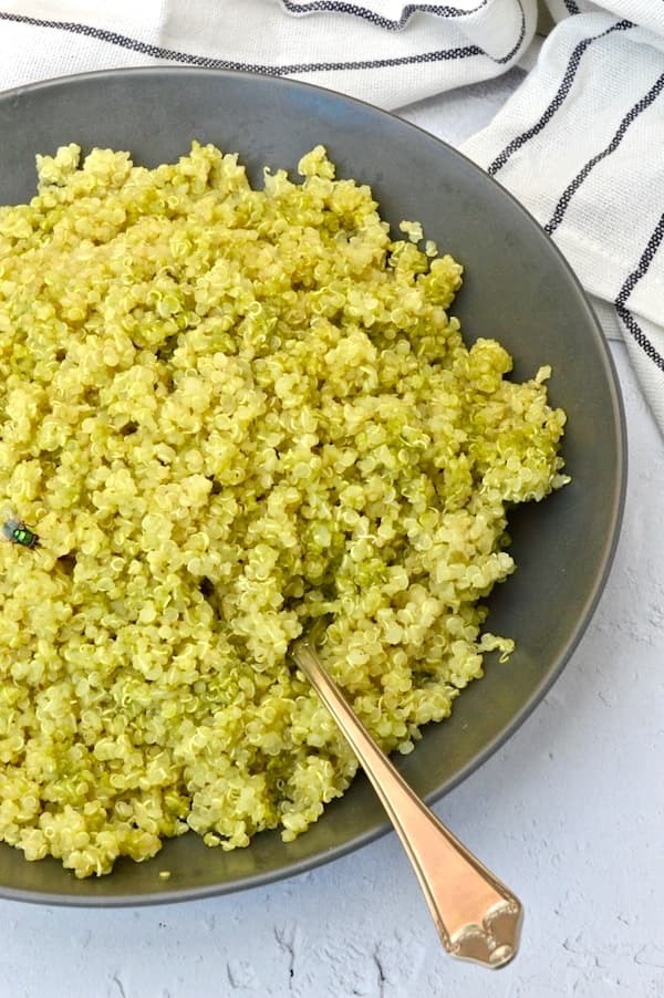 How to cook fluffy quinoa with pesto