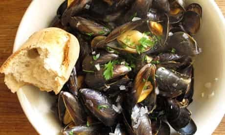 How to cook perfect moules marinières