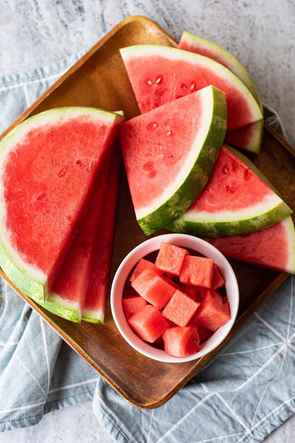 How to cut a watermelon into slices and cubes