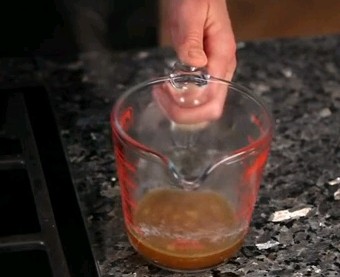 How to de-glaze a pan