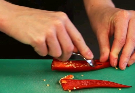 How to de-seed a chilli