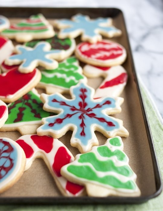 How to decorate cookies with icing