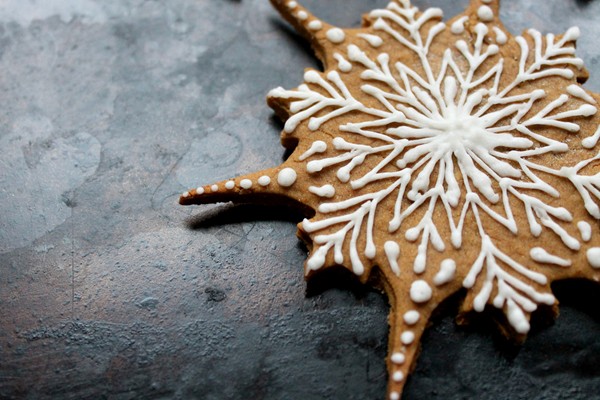 How to decorate gingerbread cookies