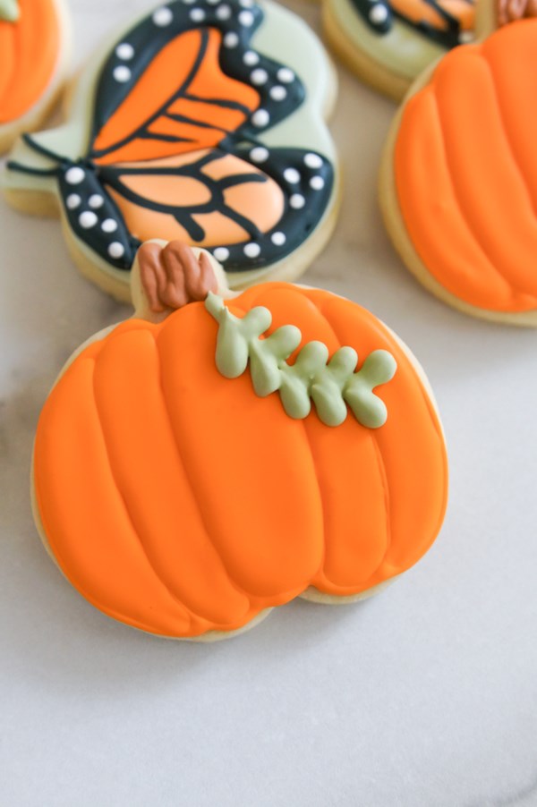 How to decorate simple pumpkin cookies
