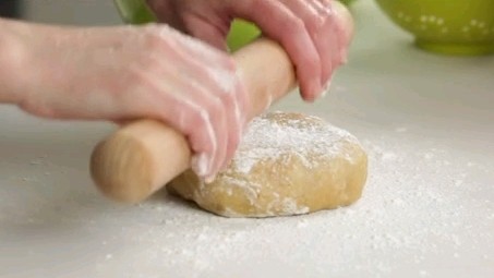 How to evenly roll pastry