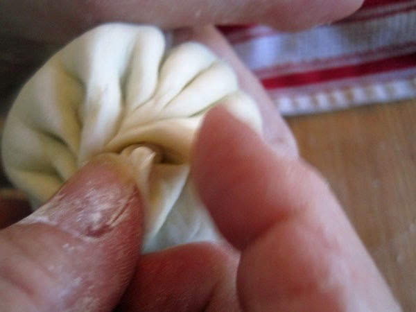 How to form and fill baozi