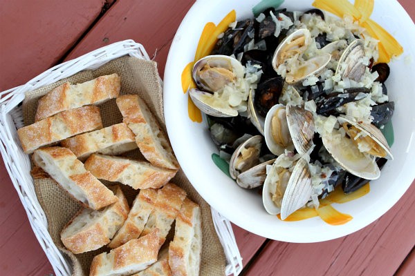 How to grill clams