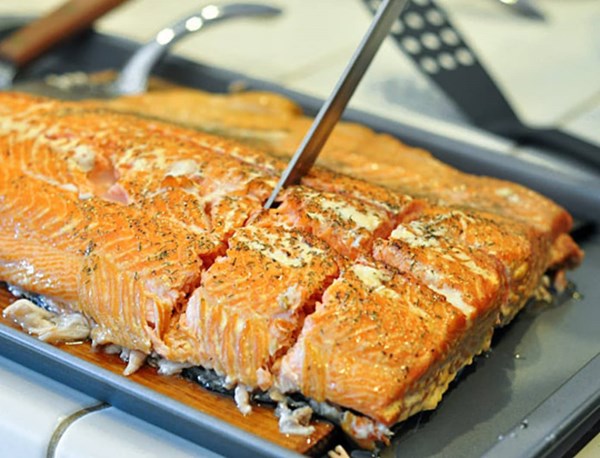 How to grill salmon on a cedar plank