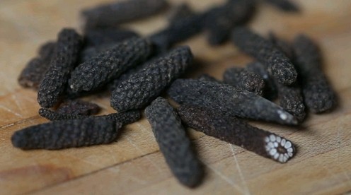 How to grind long pepper