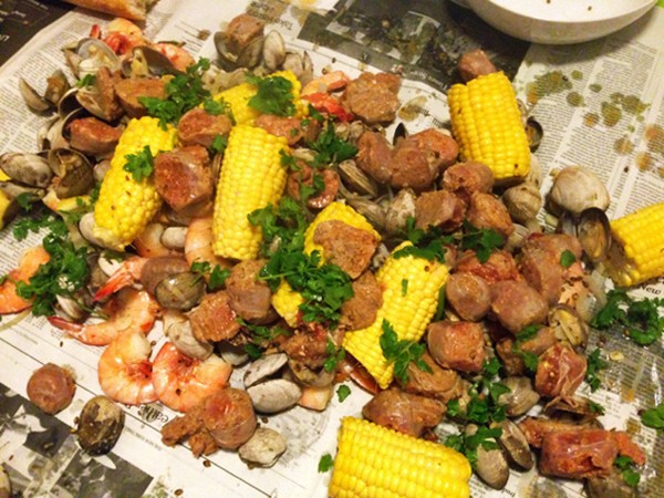 How to host an indoor clambake