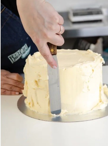 How to ice a layer cake