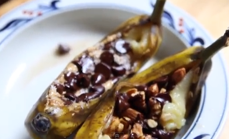How to make a banana boat in its peel