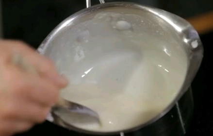 How to make a Béchamel sauce
