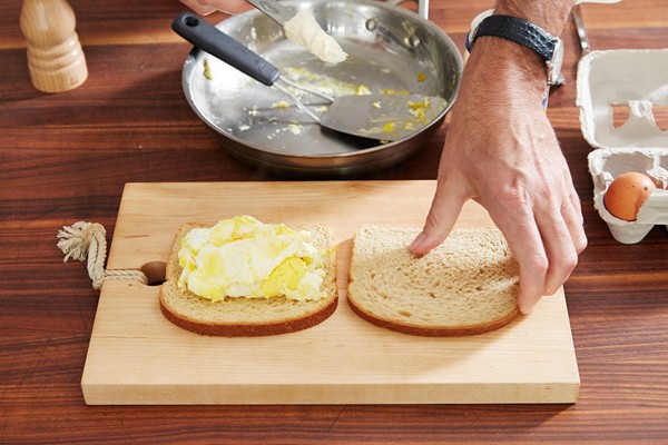 How to make a fried egg sandwich