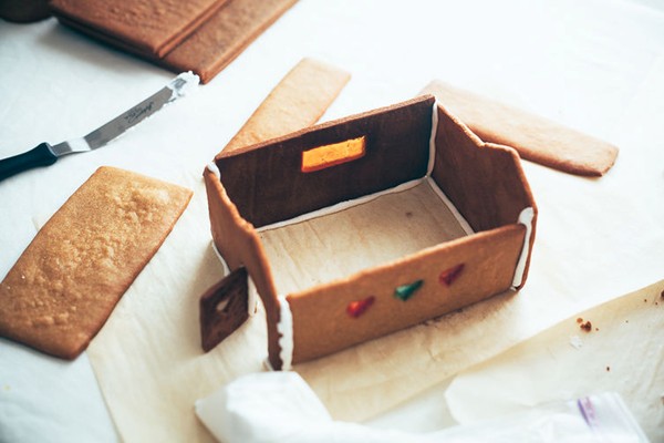 How to make a gingerbread farm, part 2: gingerbread house glue