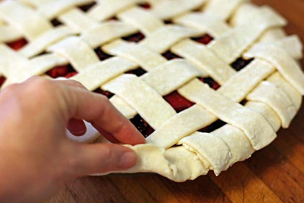 How to make a lattice top for a pie crust
