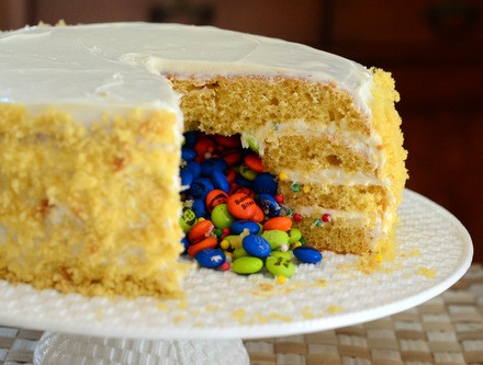 How to make a piñata cake