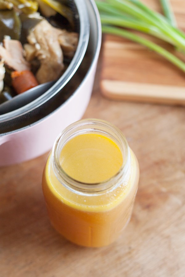 How to make a rich and flavorful chicken broth for homemade ramen
