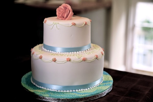 How to make a wedding cake